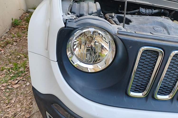 Used Jeep Renegade 2018 Connected Large Screen Version 180T Automatic Jingneng Version Right Front Headlight