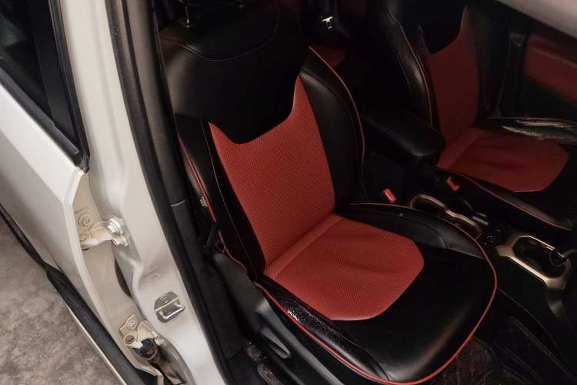 Used Jeep Renegade 2018 Connected Large Screen Version 180T Automatic Jingneng Version Right Front Seat