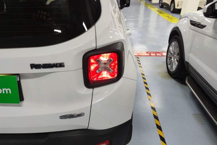Used Jeep Renegade 2018 Connected Large Screen Version 180T Automatic High-Energy Edition Right Rear Taillight