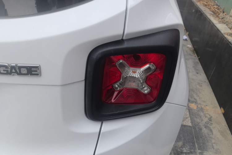 Used Jeep Renegade 2018 Connected Large Screen Version 180T Automatic High-Energy Edition Right Rear Taillight