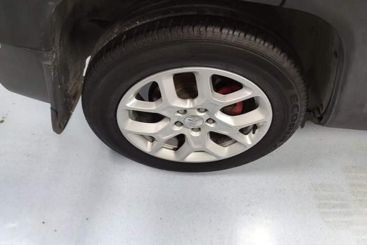 Used Jeep Renegade 2018 Connected Large Screen Version 180T Automatic High-Energy Edition Right Rear Wheel Hub