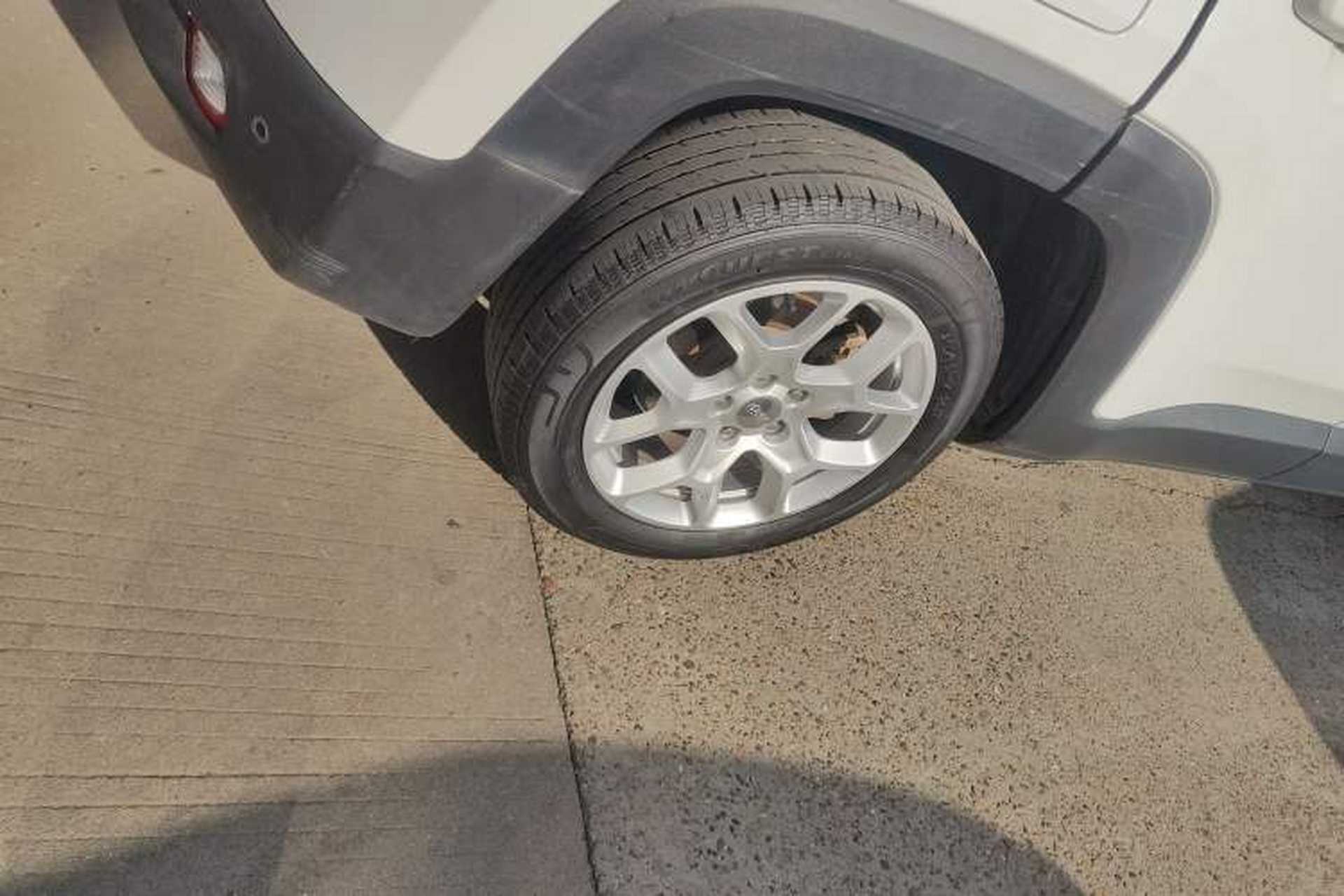 Used Jeep Renegade 2018 Connected Large Screen Version 180T Automatic High-Energy Edition Right Rear Wheel Hub