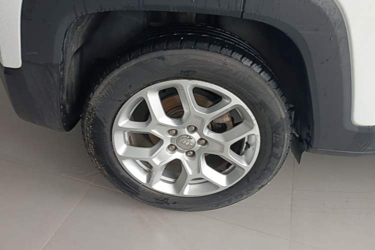 Used Jeep Renegade 2018 Connected Large Screen Version 180T Automatic Jingneng Version Right Rear Wheel Hub