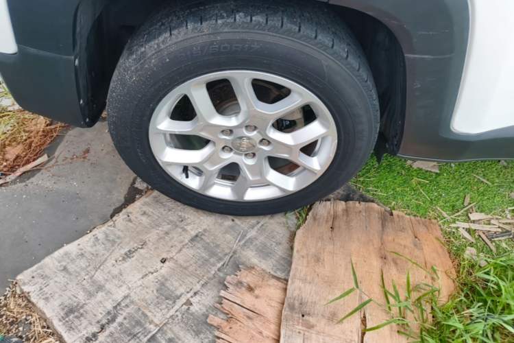 Used Jeep Renegade 2018 Connected Large Screen Version 180T Automatic High-Energy Edition Right Rear Wheel Hub