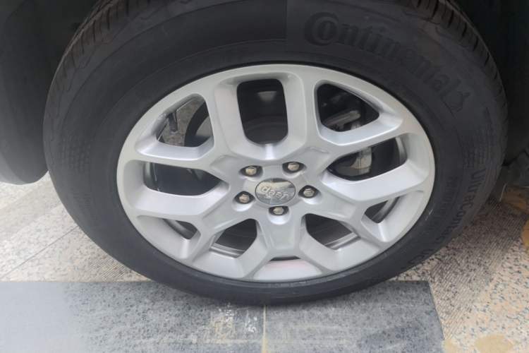 Used Jeep Renegade 2018 Connected Large Screen Version 180T Automatic High-Energy Edition Right Rear Wheel Hub