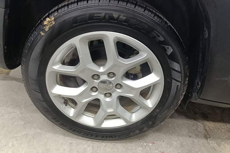 Used Jeep Renegade 2018 Connected Large Screen Version 180T Automatic Jingneng Version Right Rear Wheel Hub