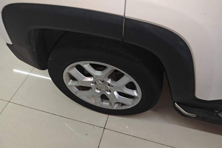 Used Jeep Renegade 2018 Connected Large Screen Version 180T Automatic High-Energy Edition Right Rear Wheel Hub
