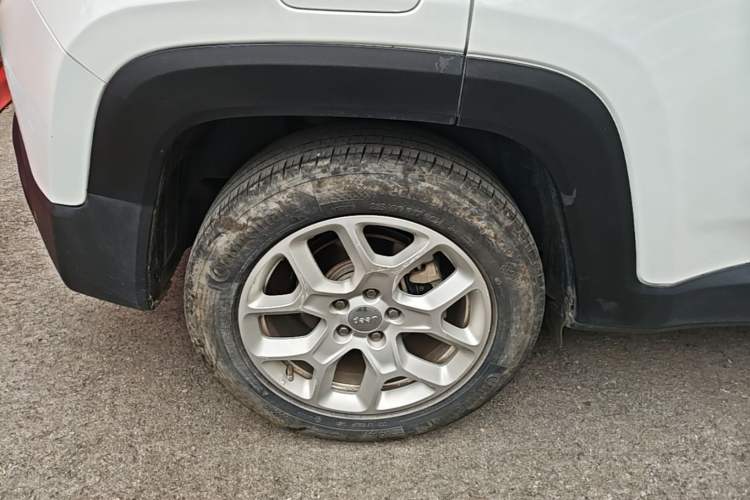 Used Jeep Renegade 2018 Connected Large Screen Version 180T Automatic High-Energy Edition Right Rear Wheel Hub