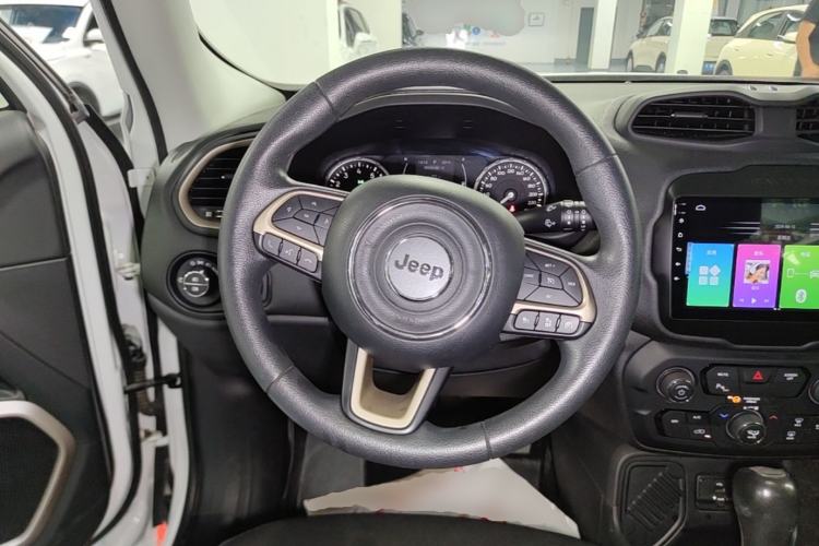 Used Jeep Renegade 2018 Connected Large Screen Version 180T Automatic High-Energy Edition Steering Wheel