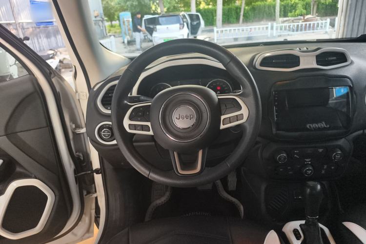 Used Jeep Renegade 2018 Connected Large Screen Version 180T Automatic High-Energy Edition Steering Wheel