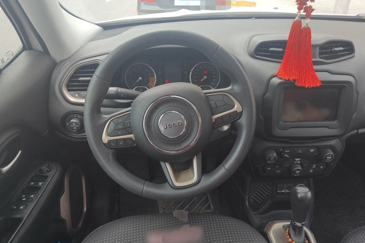 Used Jeep Renegade 2018 Connected Large Screen Version 180T Automatic High-Energy Edition Steering Wheel