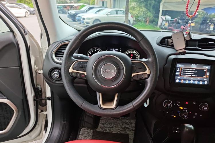 Used Jeep Renegade 2018 Connected Large Screen Version 180T Automatic High-Energy Edition Steering Wheel