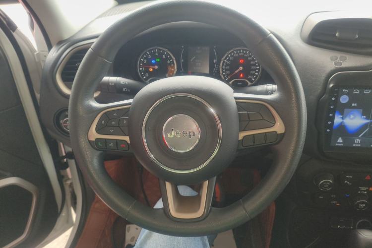 Used Jeep Renegade 2018 Connected Large Screen Version 180T Automatic High-Energy Edition Steering Wheel