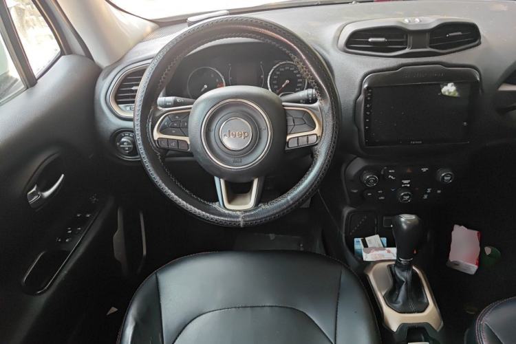 Used Jeep Renegade 2018 Connected Large Screen Version 180T Automatic High-Energy Edition Steering Wheel