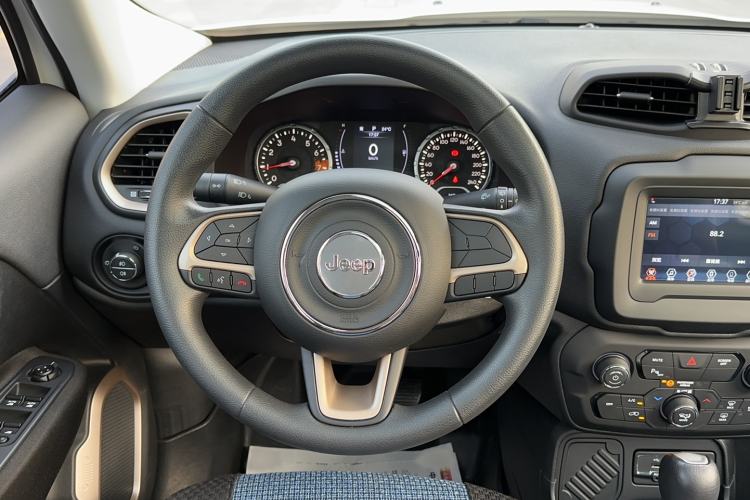 Used Jeep Renegade 2018 Connected Large Screen Version 180T Automatic High-Energy Edition Steering Wheel