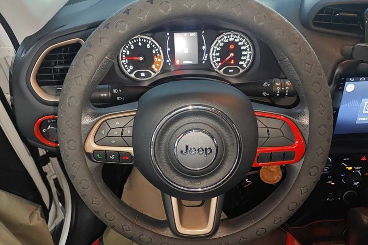 Used Jeep Renegade 2018 Connected Large Screen Version 180T Automatic High-Energy Edition Steering Wheel