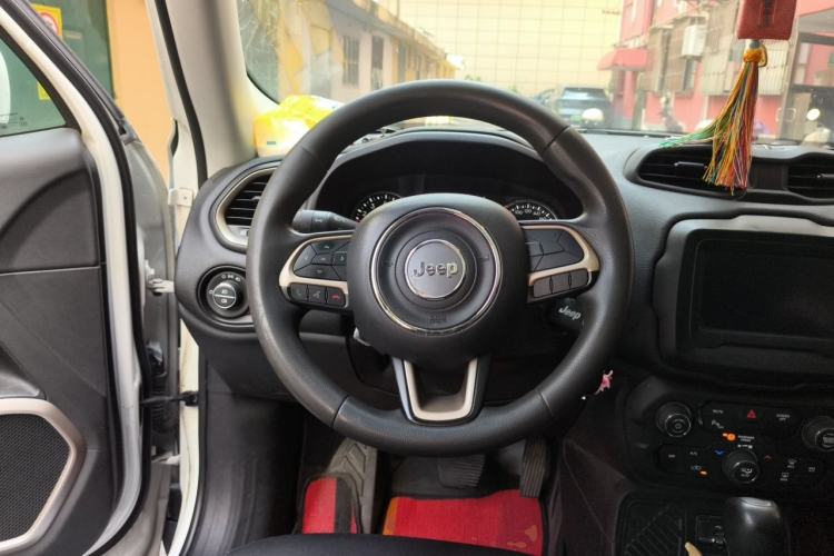 Used Jeep Renegade 2018 Connected Large Screen Version 180T Automatic High-Energy Edition Steering Wheel