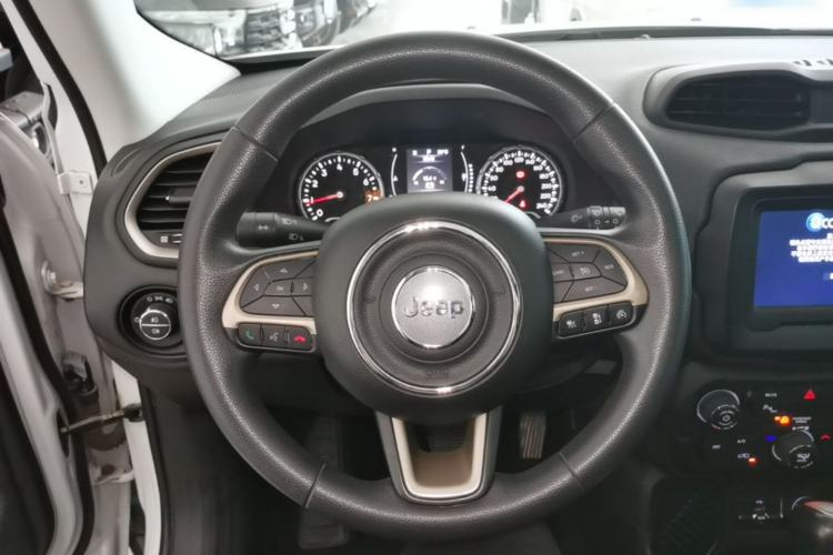 Used Jeep Renegade 2018 Connected Large Screen Version 180T Automatic High-Energy Edition Steering Wheel