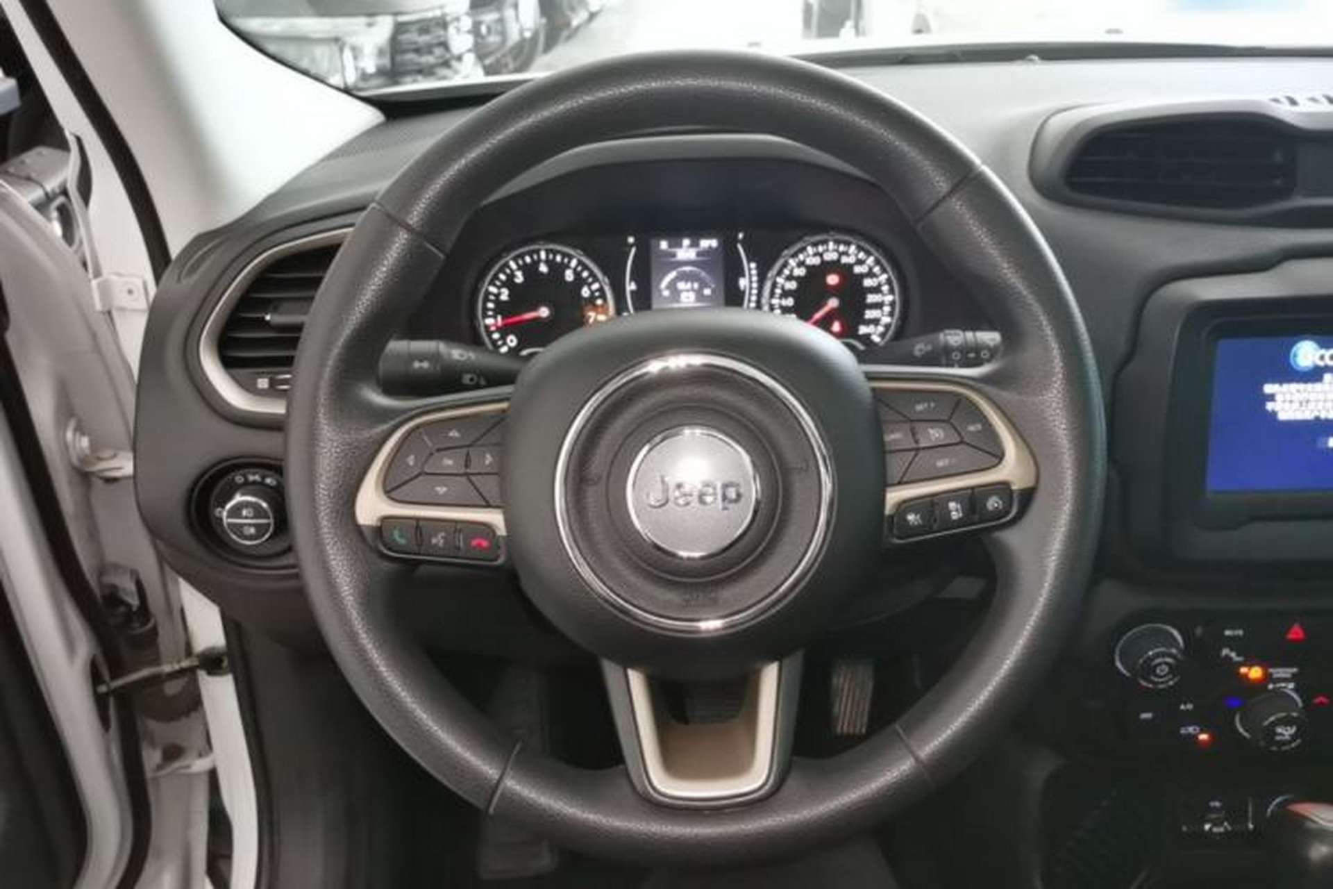 Used Jeep Renegade 2018 Connected Large Screen Version 180T Automatic High-Energy Edition Steering Wheel