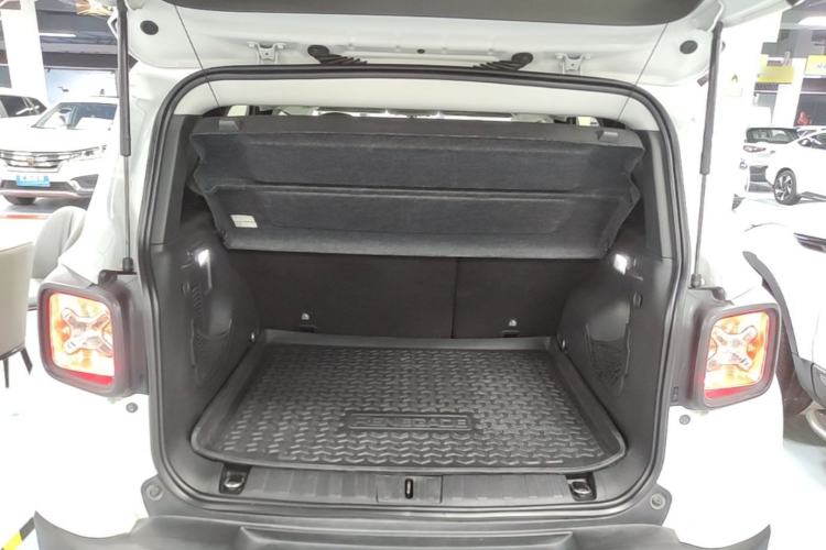 Used Jeep Renegade 2018 Connected Large Screen Version 180T Automatic High-Energy Edition Trunk