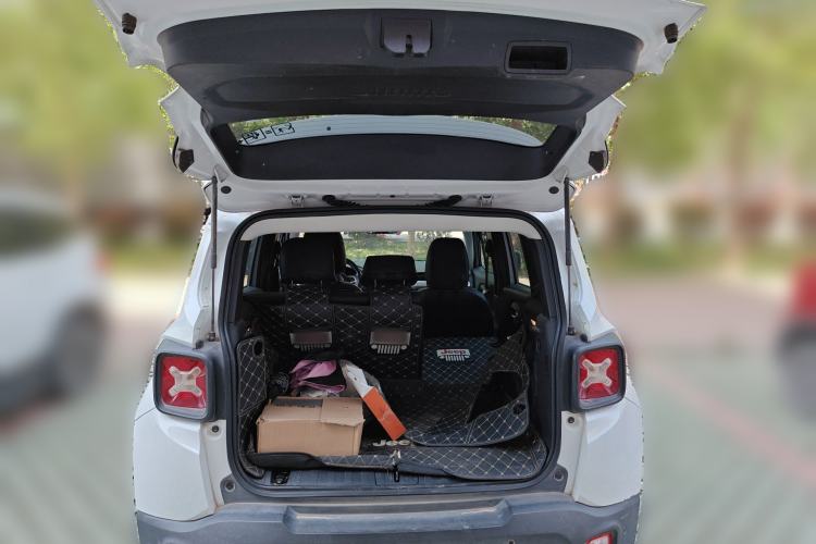 Used Jeep Renegade 2018 Connected Large Screen Version 180T Automatic High-Energy Edition Trunk
