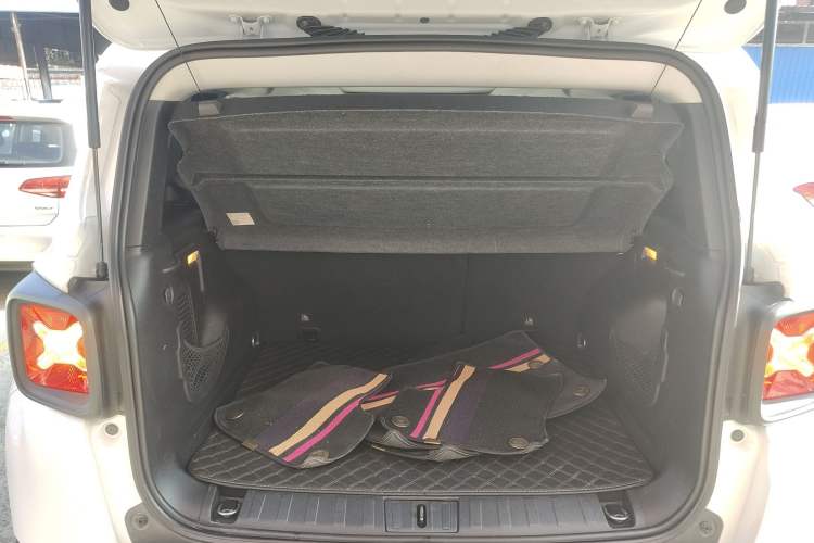 Used Jeep Renegade 2018 Connected Large Screen Version 180T Automatic High-Energy Edition Trunk