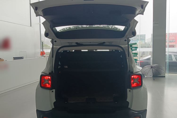 Used Jeep Renegade 2018 Connected Large Screen Version 180T Automatic Jingneng Version Trunk