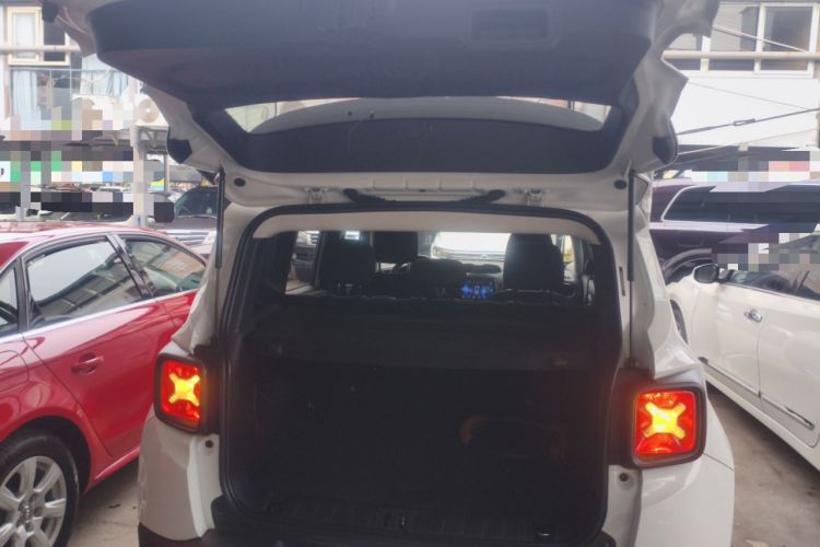 Used Jeep Renegade 2018 Connected Large Screen Version 180T Automatic High-Energy Edition Trunk