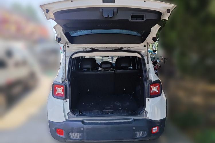 Used Jeep Renegade 2018 Connected Large Screen Version 180T Automatic High-Energy Edition Trunk