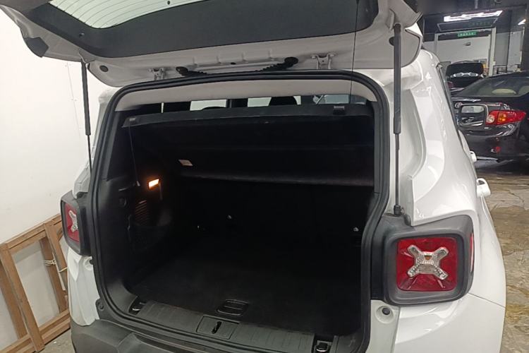 Used Jeep Renegade 2018 Connected Large Screen Version 180T Automatic Jingneng Version Trunk