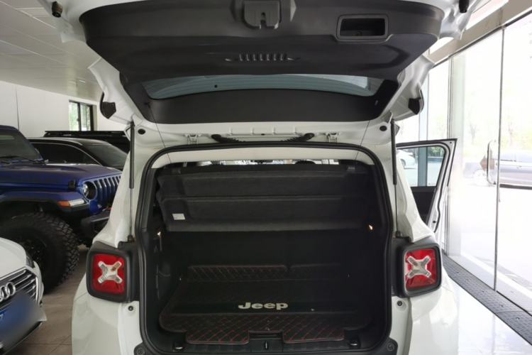 Used Jeep Renegade 2018 Connected Large Screen Version 180T Automatic High-Energy Edition Trunk