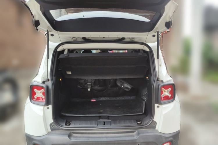 Used Jeep Renegade 2018 Connected Large Screen Version 180T Automatic Jingneng Version Trunk