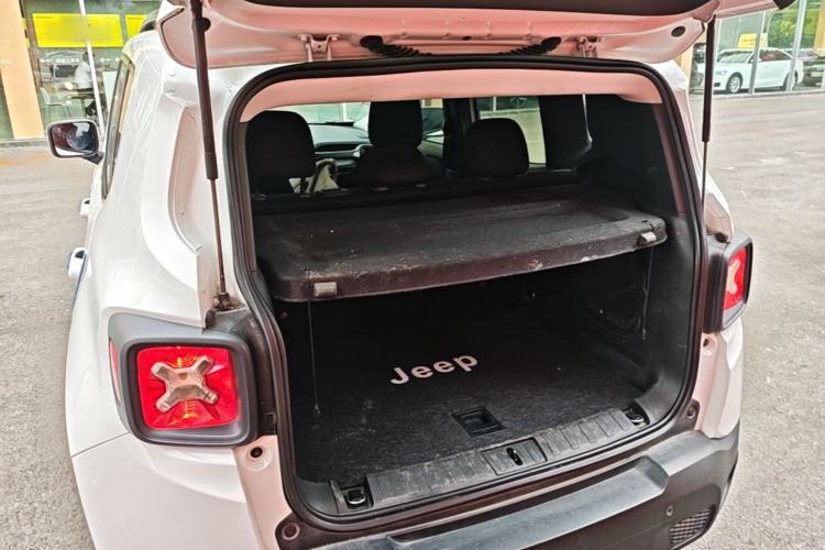 Used Jeep Renegade 2018 Connected Large Screen Version 180T Automatic High-Energy Edition Trunk