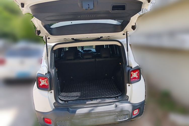 Used Jeep Renegade 2018 Connected Large Screen Version 180T Automatic Jingneng Version Trunk