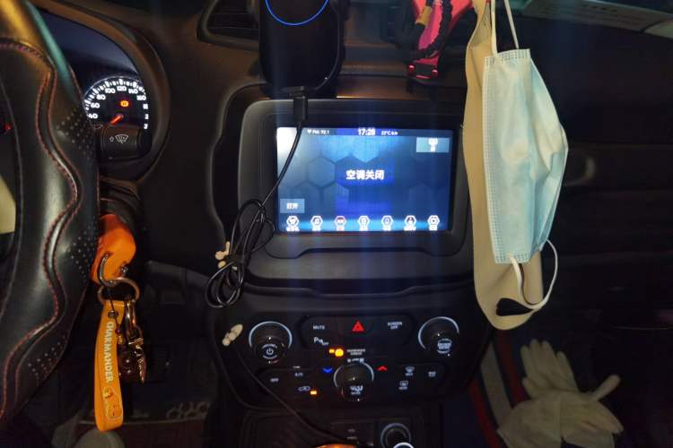Used Jeep Renegade 2018 Connected Large Screen Version 180T Automatic High-Energy Edition Audio And AC Panel