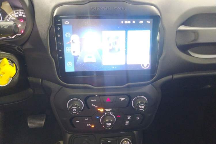 Used Jeep Renegade 2018 Connected Large Screen Version 180T Automatic High-Energy Edition Audio And AC Panel