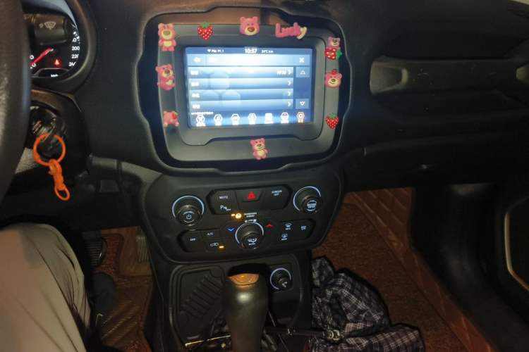 Used Jeep Renegade 2018 Connected Large Screen Version 180T Automatic High-Energy Edition Audio And AC Panel