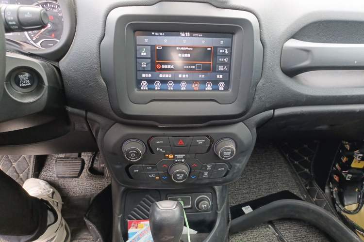 Used Jeep Renegade 2018 Connected Large Screen Version 180T Automatic Jingneng Version Audio And AC Panel