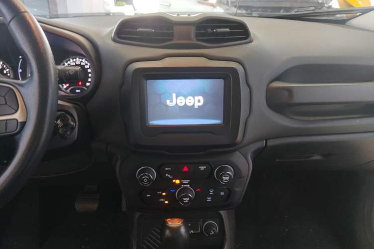 Used Jeep Renegade 2018 Connected Large Screen Version 180T Automatic High-Energy Edition Audio And AC Panel
