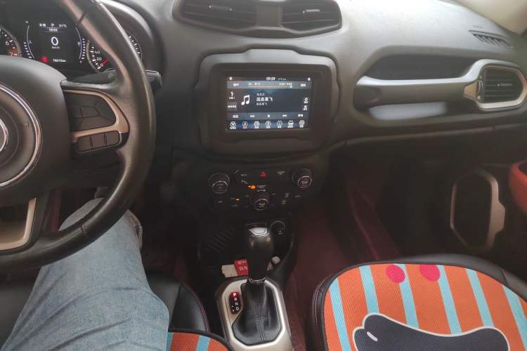Used Jeep Renegade 2018 Connected Large Screen Version 180T Automatic Jingneng Version Audio And AC Panel