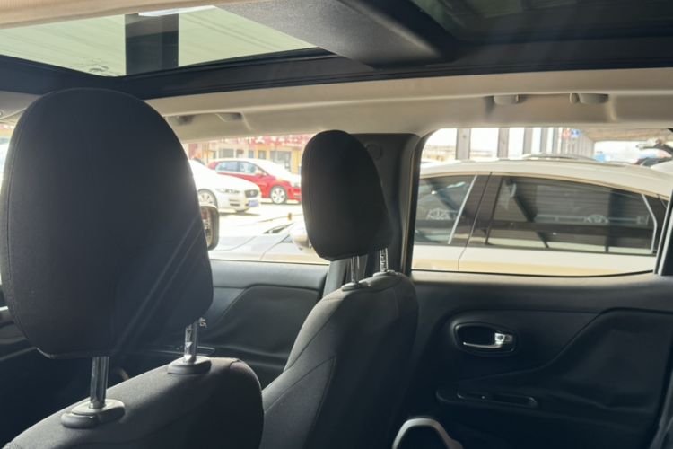 Used Jeep Renegade 2018 Connected Large Screen Version 180T Automatic High-Energy Edition Audio And AC Panel