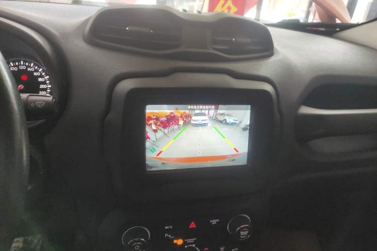 Used Jeep Renegade 2018 Connected Large Screen Version 180T Automatic Jingneng Version Audio And AC Panel