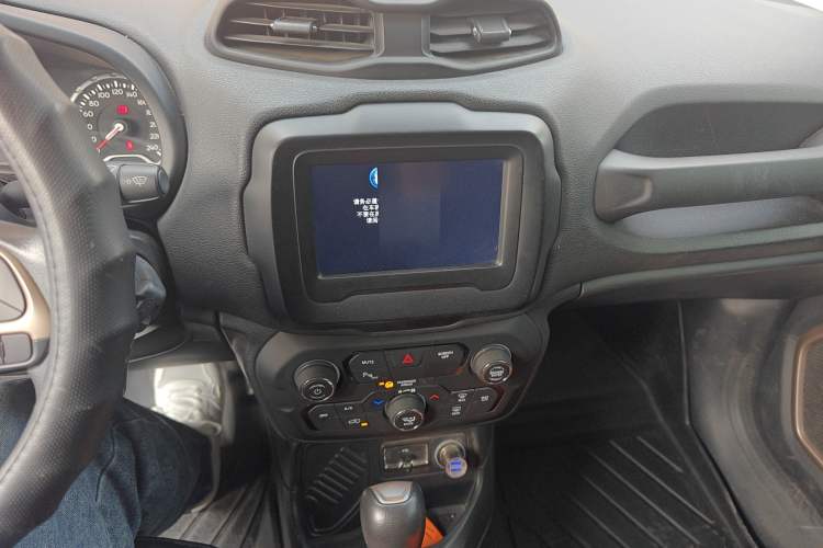 Used Jeep Renegade 2018 Connected Large Screen Version 180T Automatic High-Energy Edition Audio And AC Panel