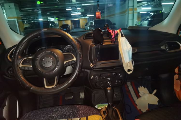Used Jeep Renegade 2018 Connected Large Screen Version 180T Automatic High-Energy Edition Center Console