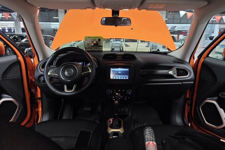 Used Jeep Renegade 2018 Connected Large Screen Version 180T Automatic High-Energy Edition Center Console