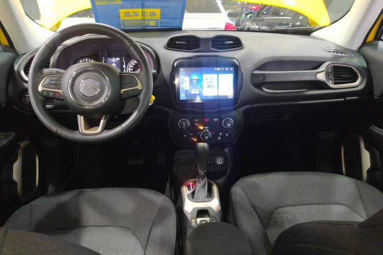 Used Jeep Renegade 2018 Connected Large Screen Version 180T Automatic High-Energy Edition Center Console