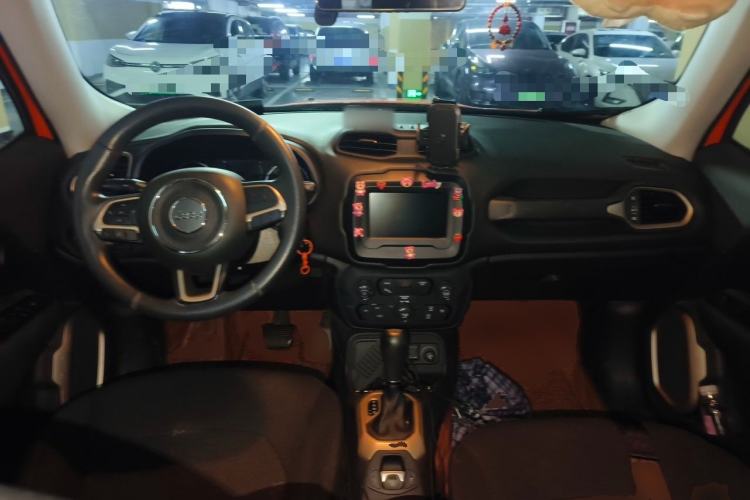 Used Jeep Renegade 2018 Connected Large Screen Version 180T Automatic High-Energy Edition Center Console
