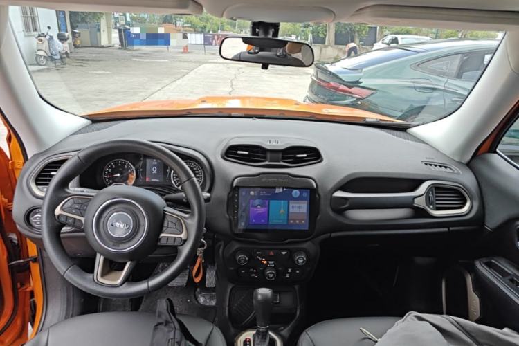Used Jeep Renegade 2018 Connected Large Screen Version 180T Automatic High-Energy Edition Center Console
