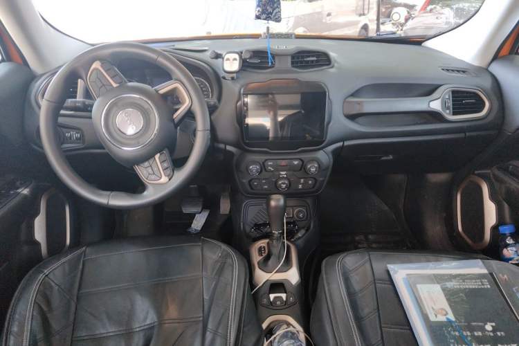 Used Jeep Renegade 2018 Connected Large Screen Version 180T Automatic High-Energy Edition Center Console