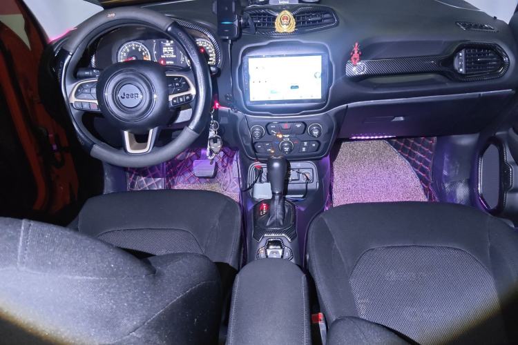 Used Jeep Renegade 2018 Connected Large Screen Version 180T Automatic High-Energy Edition Center Console